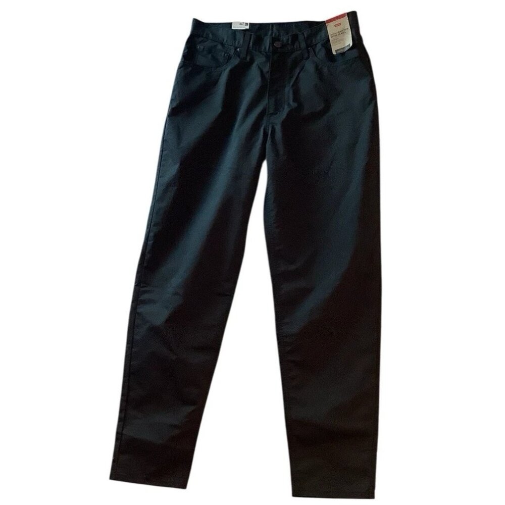NWT Levi's High Waisted Mom Jeans Tapered Leg Womens Size 31 x 30 Softshell Pant